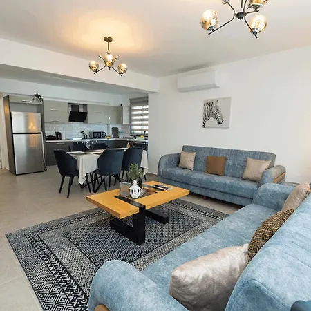 Apartment Jasmine Blue